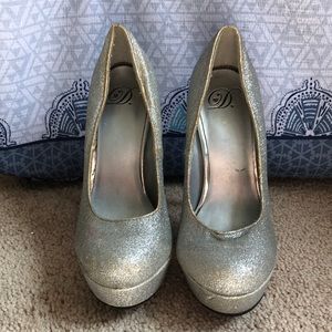 Silver glitter platform heel pumps